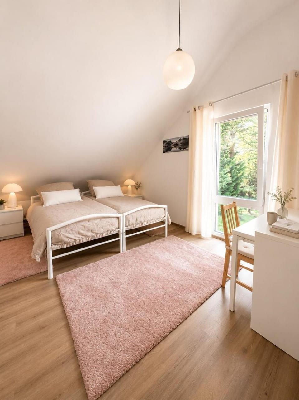 Bed, Photo of the whole room, Bedroom