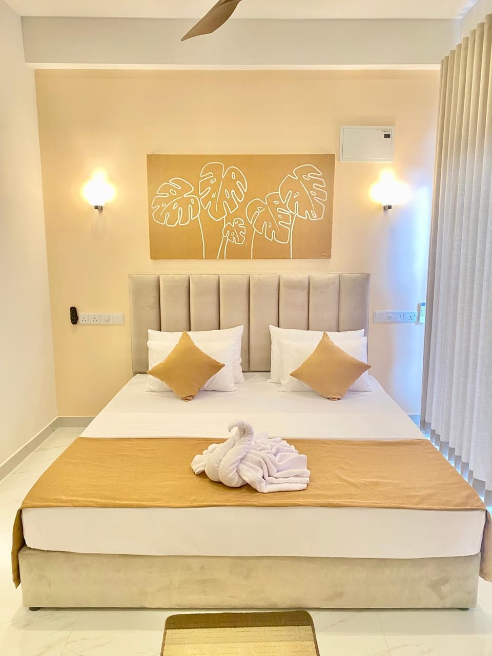 Bed, towels