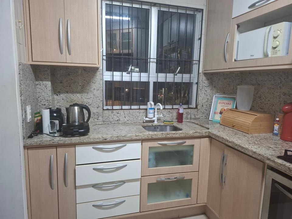 Quarto Privativo em Apartamento Compartilhado Agronômica Florianópolis Luxury tent in Florianopolis