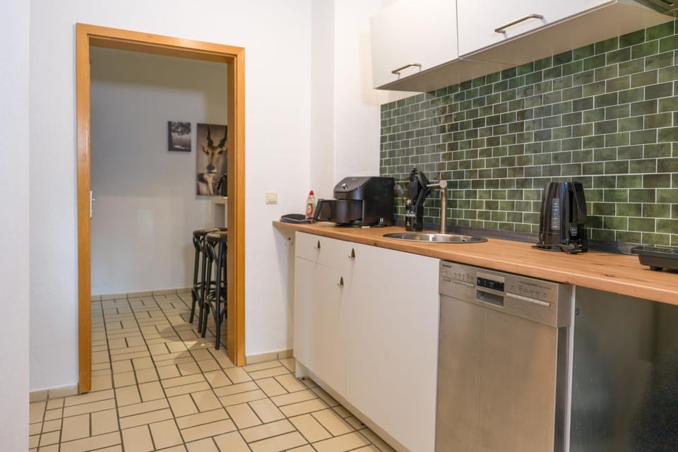 Coffee/tea facilities, stove