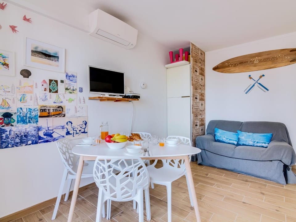 TV and multimedia, Living room, Seating area, Dining area, Evening entertainment, air conditioner