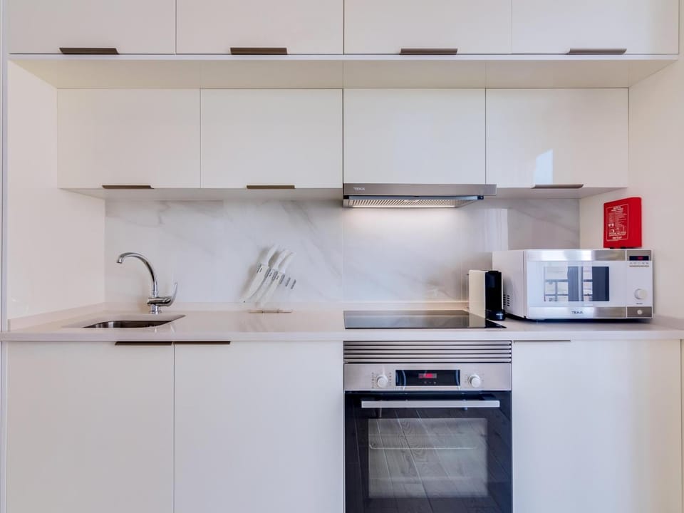 Coffee/tea facilities, Kitchen or kitchenette, stove, toaster