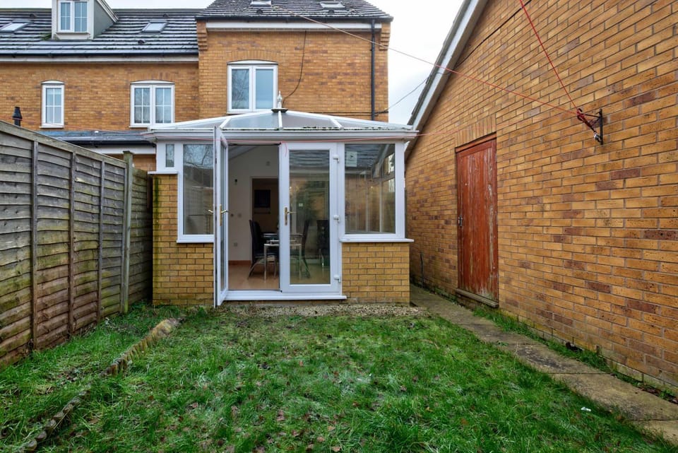 Large Hampton Hargate House w Parking & Garden House in Huntingdonshire District