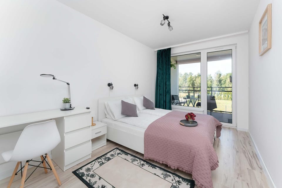 Bed, Photo of the whole room, Seating area, Bedroom