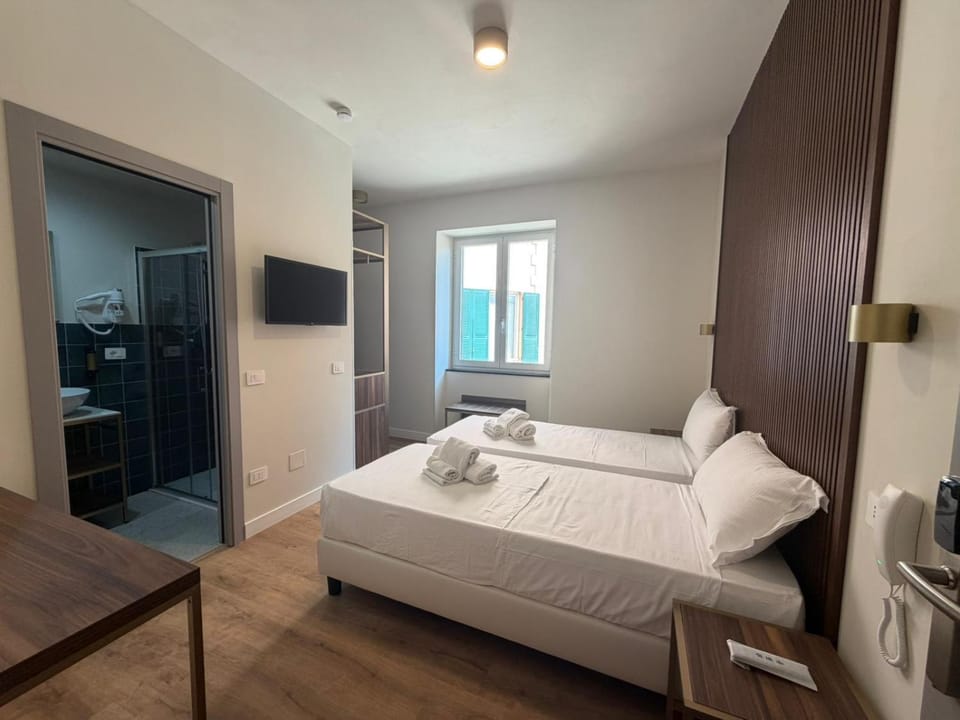 Bed, TV and multimedia, Photo of the whole room, Evening entertainment, Bedroom