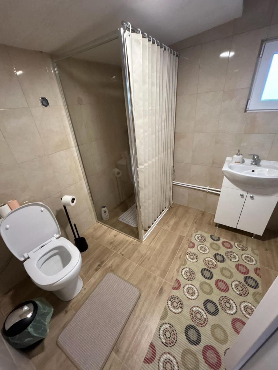 Shower, Toilet