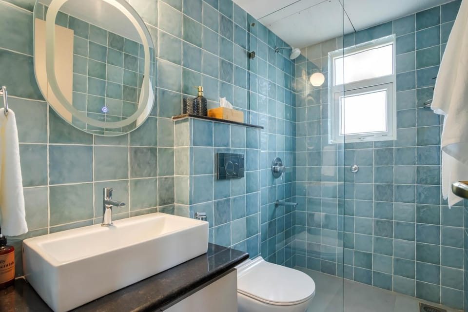 Shower, Toilet, Bathroom, towels