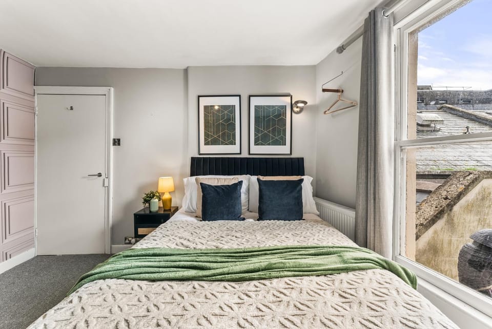 Stylish Bath Apartment - Central Location & Modern Comfort Apartment in Bath