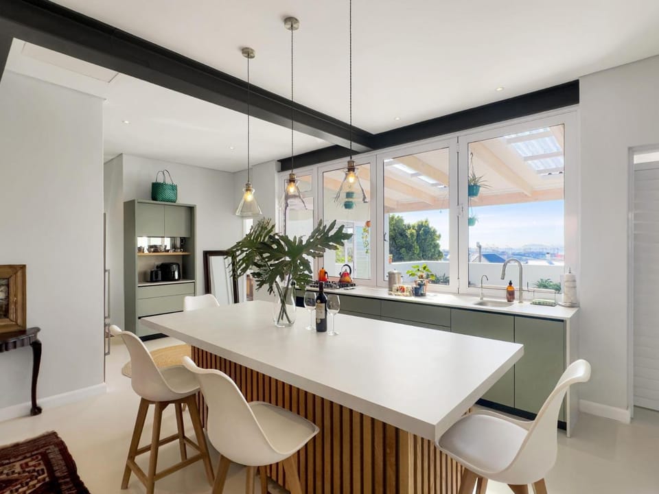 3BR En-Suite Home with Sea Views in Bed and Breakfast in Cape Town