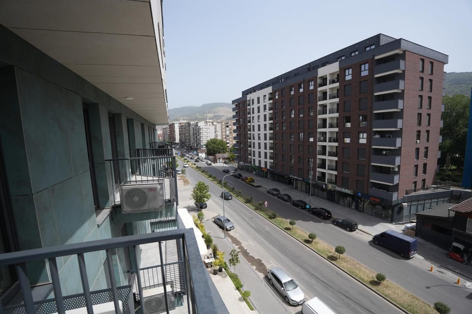 Property building, Day, Neighbourhood, City view, Street view, Location