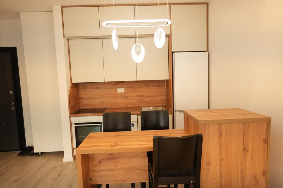 Kitchen or kitchenette, Dining area, minibar