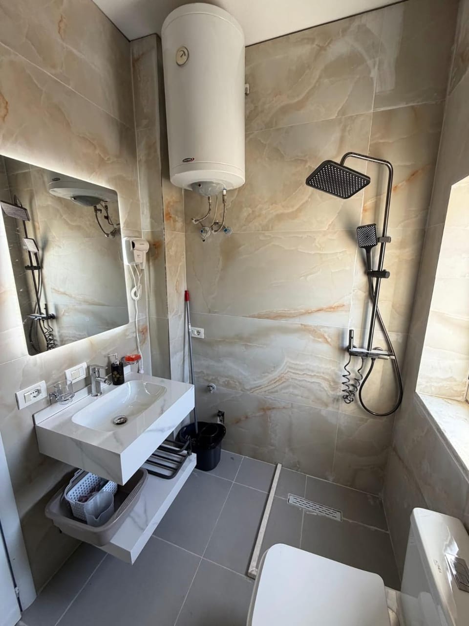 Shower, Toilet, Bathroom, bidet, towels
