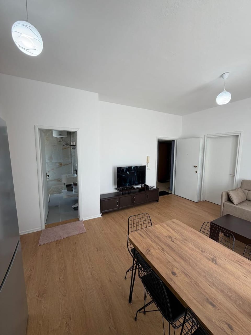 TV and multimedia, Kitchen or kitchenette, Living room, Photo of the whole room, Seating area, Dining area, wardrobe