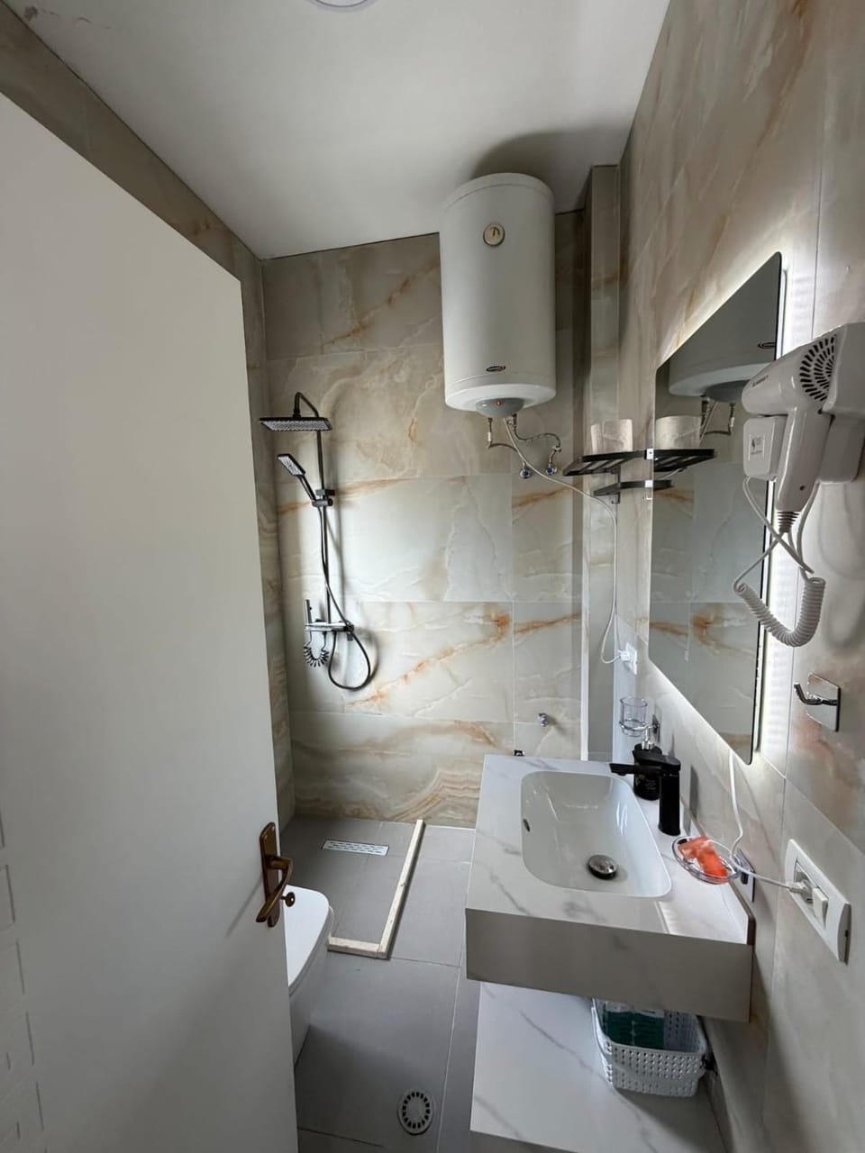 Shower, Bathroom, towels, washing machine
