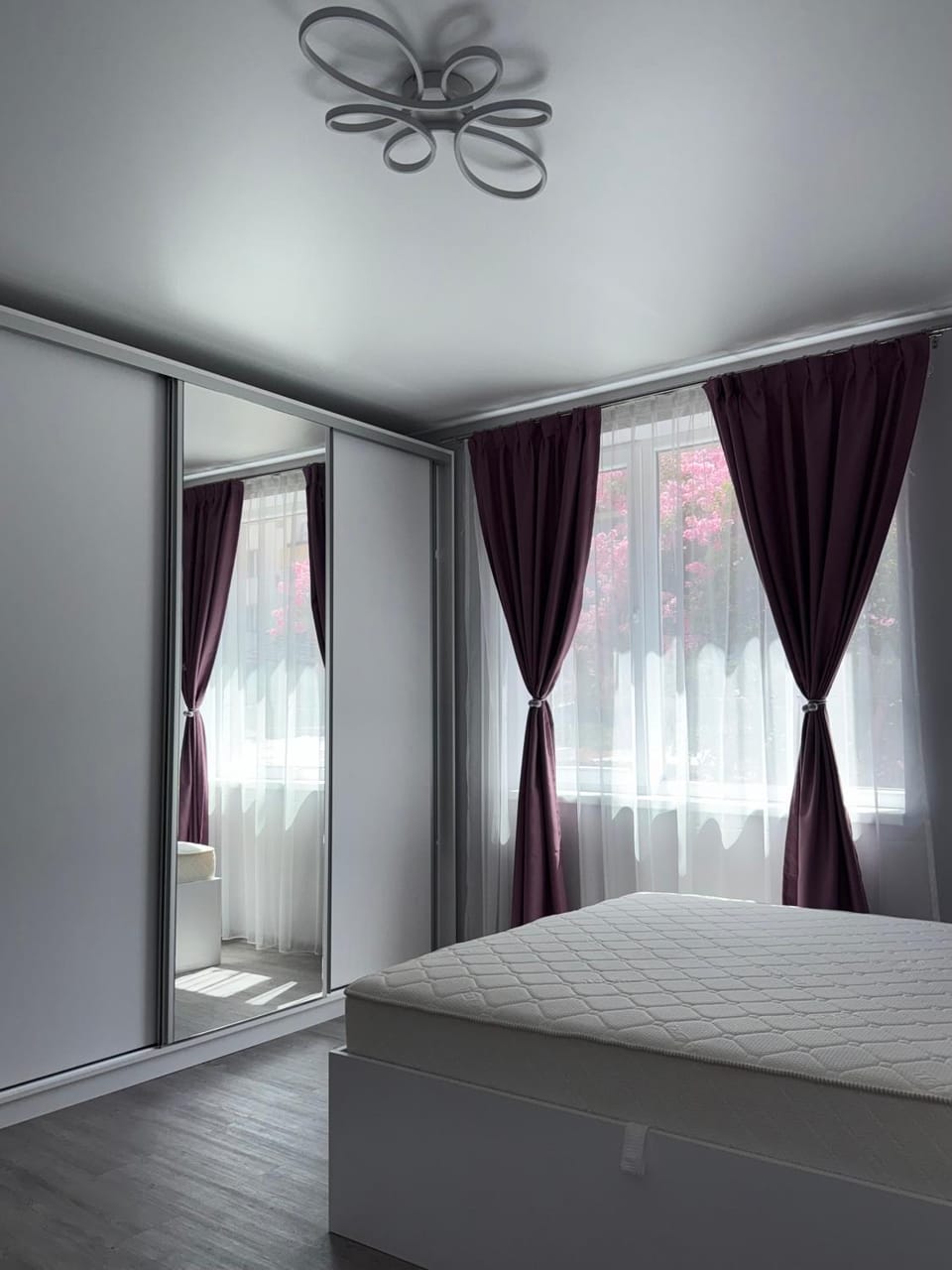 Sì Homes, Cozy Apartment, Covered Parking, Fast Wi-Fi Apartment in Plovdiv