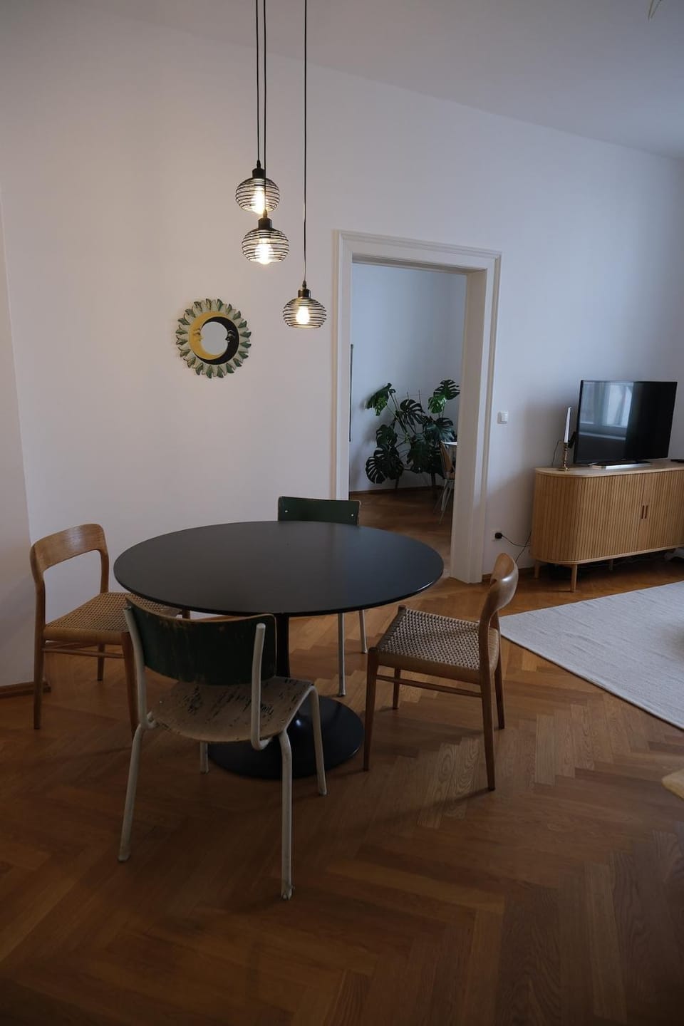 TV and multimedia, Living room, Seating area, Dining area