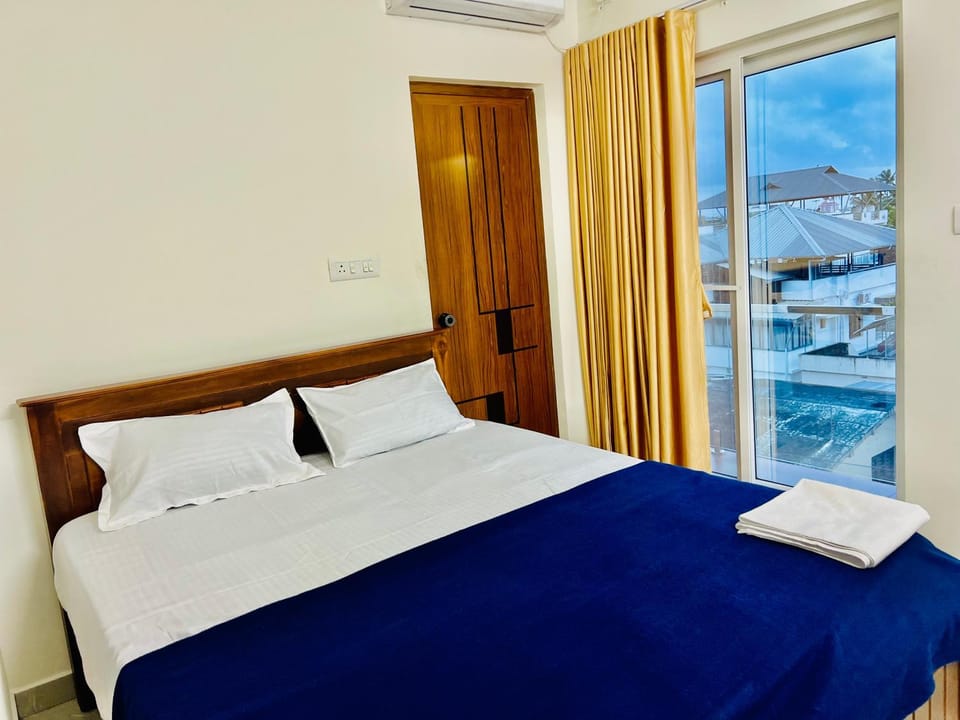 Spacious Family Apartment with AC Balcony Kitchen Padamughal Vacation rental in Kochi