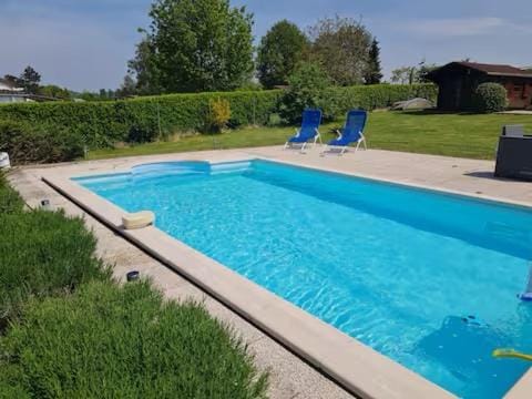 Swimming pool, Swimming pool