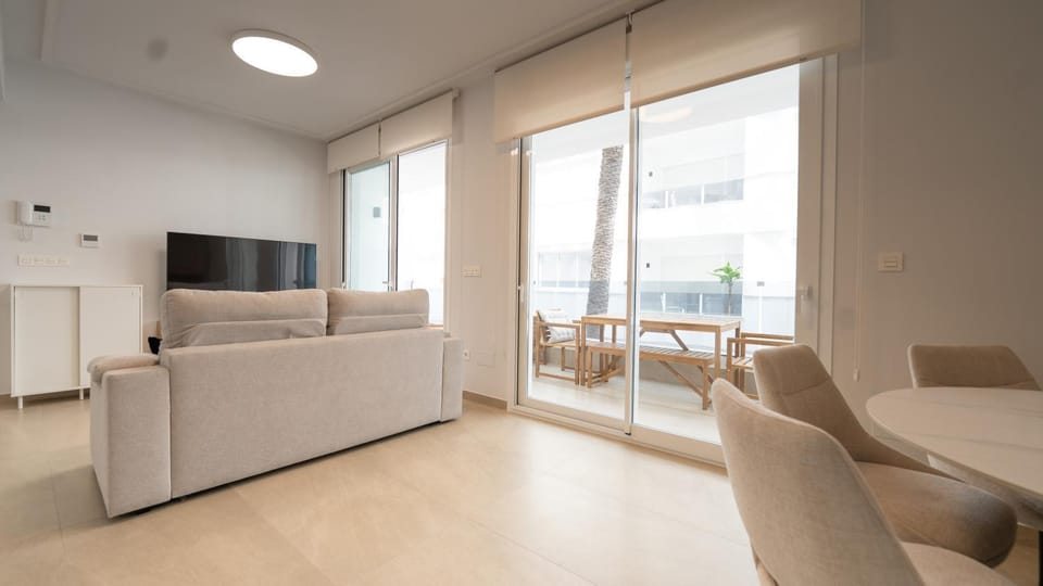 TV and multimedia, Balcony/Terrace, Living room, Seating area, Dining area
