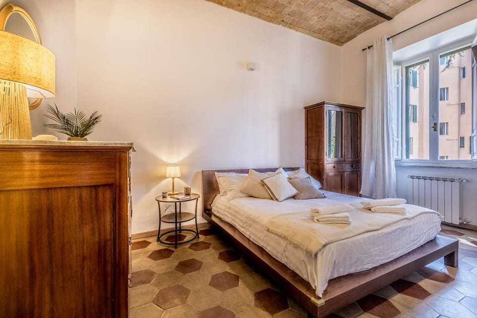 Bed, Photo of the whole room, towels