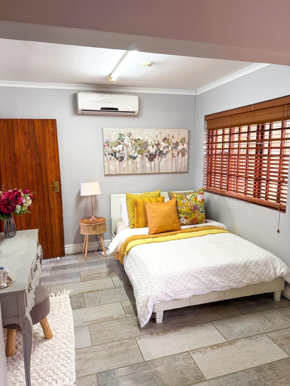 Bed, Bedroom, air conditioner