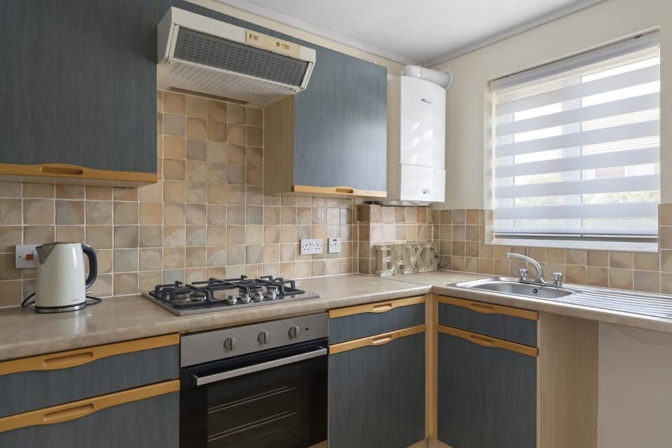 Comfortable Home Garden & Parking Walk to Beach Apartment in Westward Ho