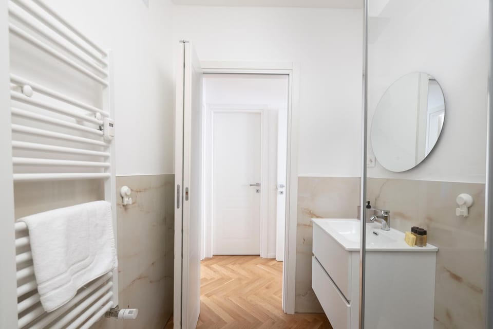 Cenisio Corso Sempione Moderno bilocale Apartment in Milan