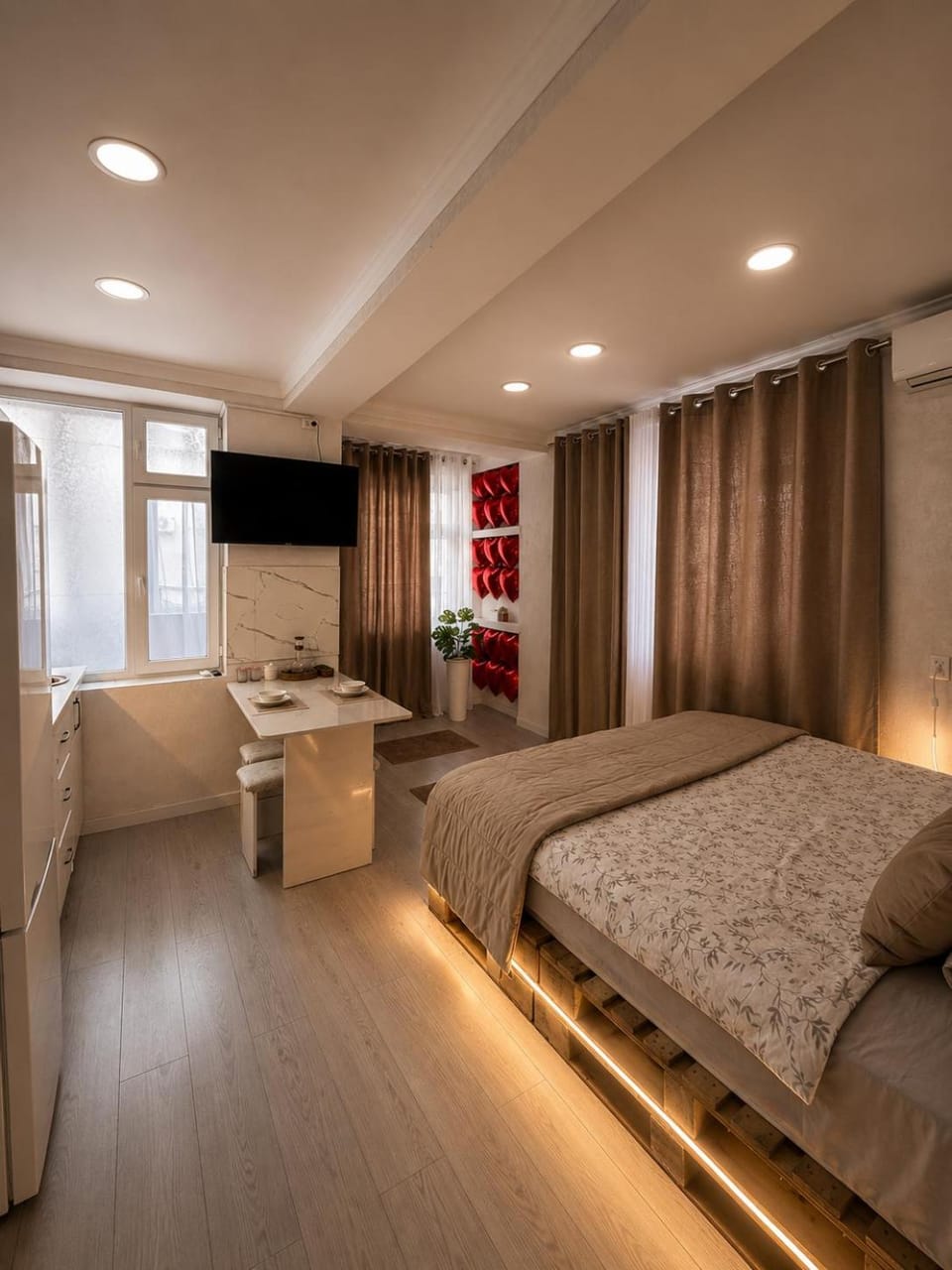 Bed, TV and multimedia, Photo of the whole room
