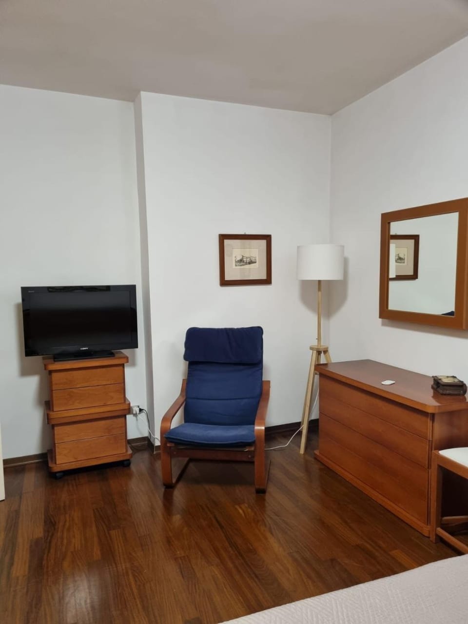TV and multimedia, Living room, Seating area, Evening entertainment