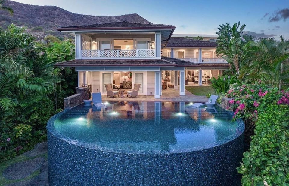 Roedonis sunsets Villa in Honolulu