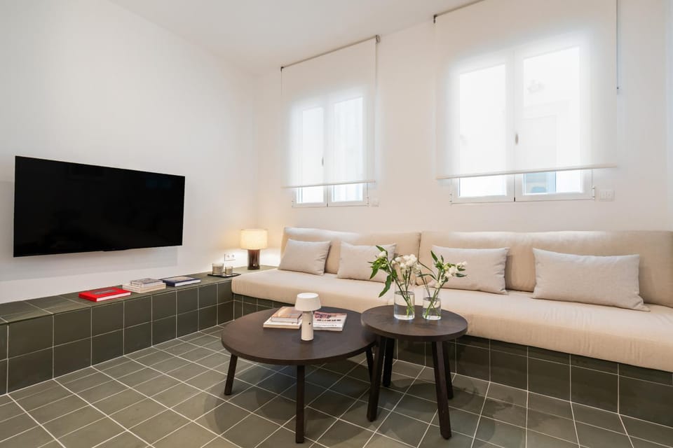 Luxury Renovated Suite - Calle Barco 4 Pax ALQUILER TEMPORAL Apartment in Centro