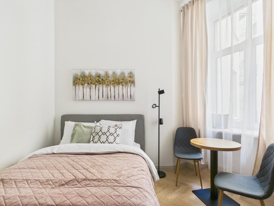 Bed, Photo of the whole room, Dining area, Bedroom