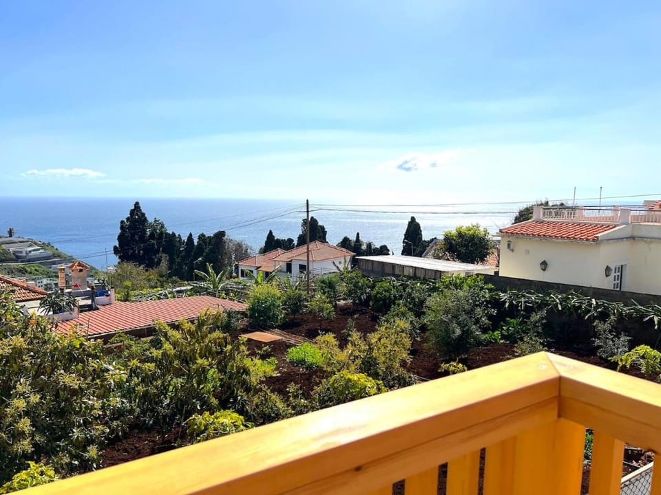 Sun, View & Serenity House in São Gonçalo Funchal House in Madeira District