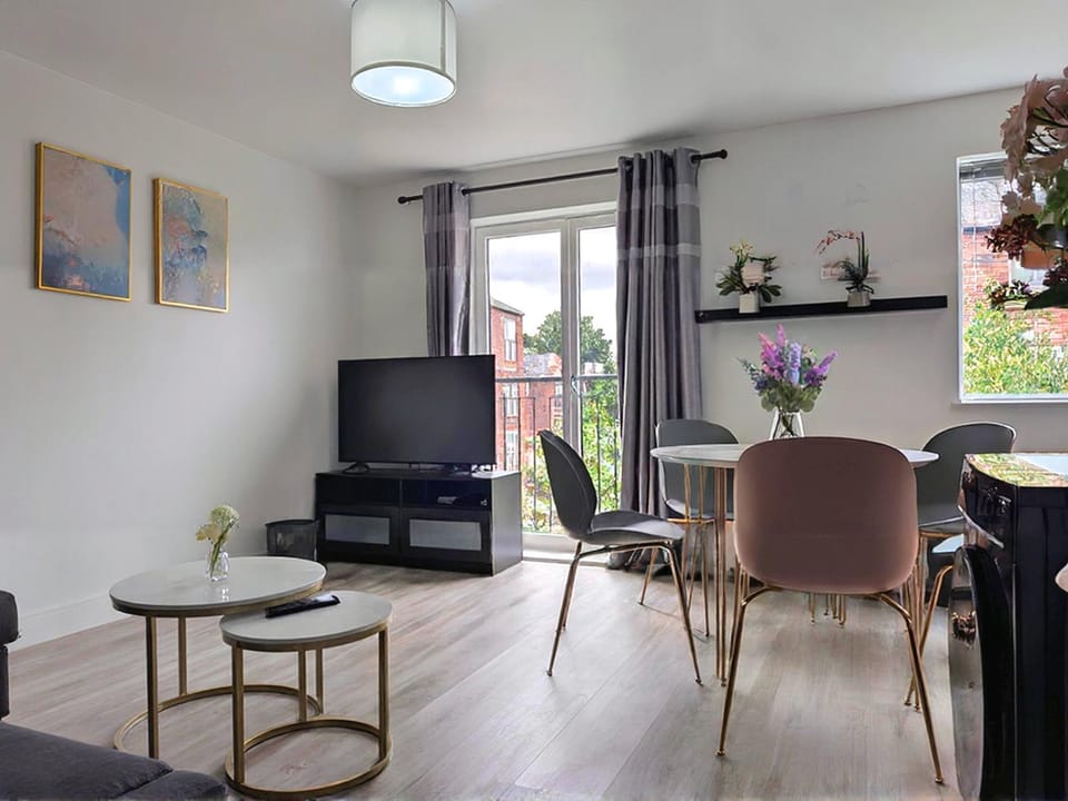 York City Walls Retreat 2BR Free Parking Apartment in York