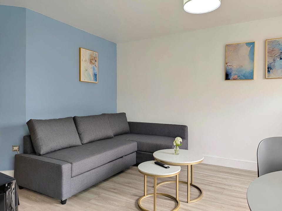 York City Walls Retreat 2BR Free Parking Apartment in York