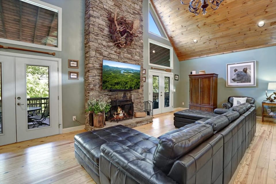 Communal lounge/ TV room, Living room, fireplace