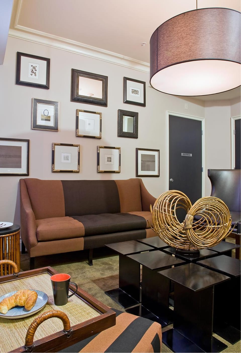 Photo of the whole room, Seating area