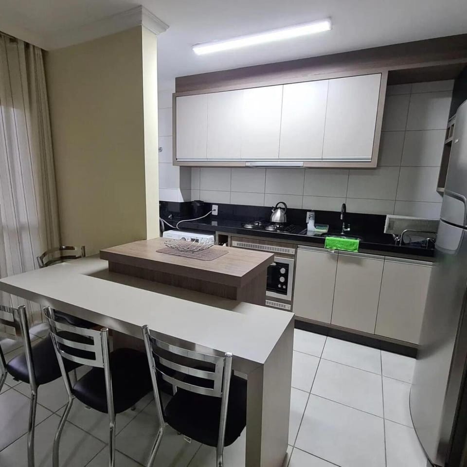 Apartamento há 1 quadra da praia com piscina em Piçarras próximo ao Beto Carrero Apartment in State of Santa Catarina