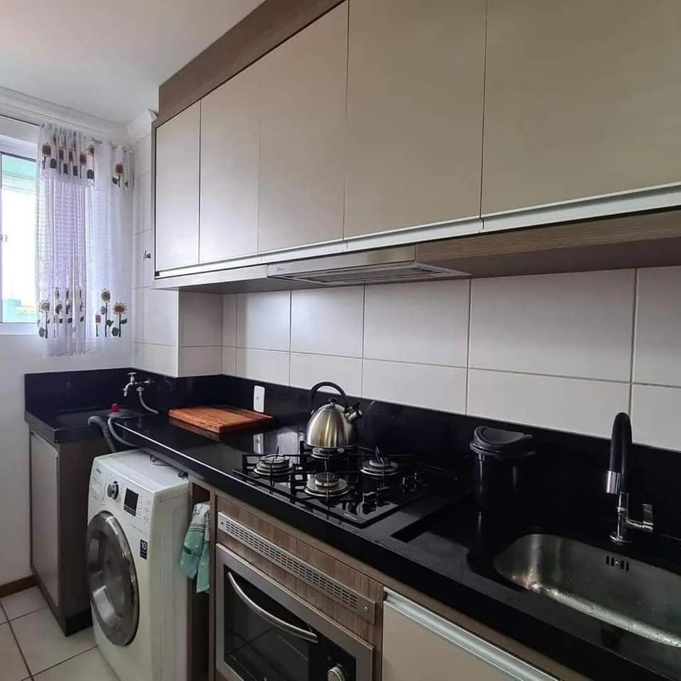 Apartamento há 1 quadra da praia com piscina em Piçarras próximo ao Beto Carrero Apartment in State of Santa Catarina