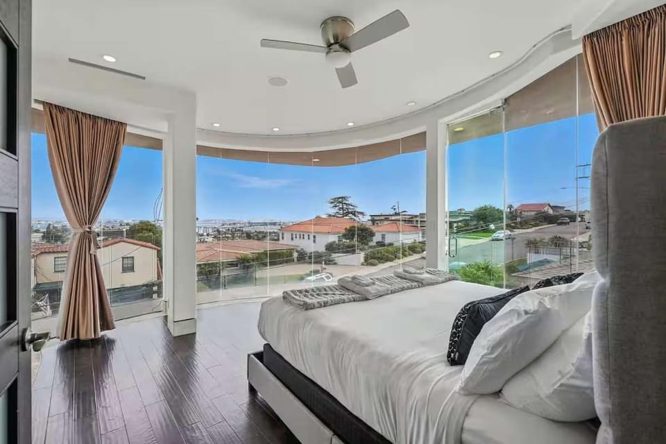 The Wave House Iconic Design - Panoramic Views House in Point Loma