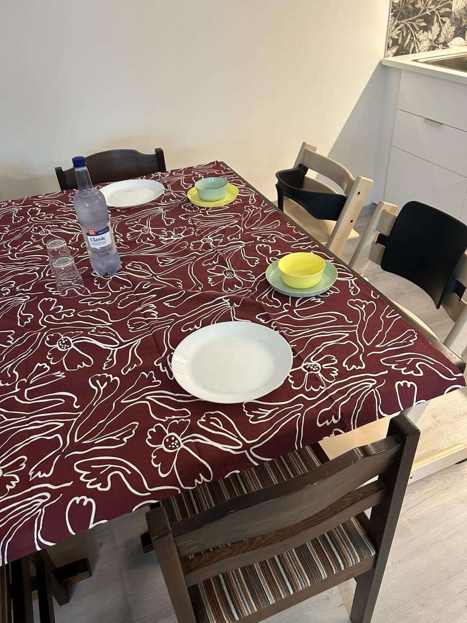 Seating area, Dining area, children