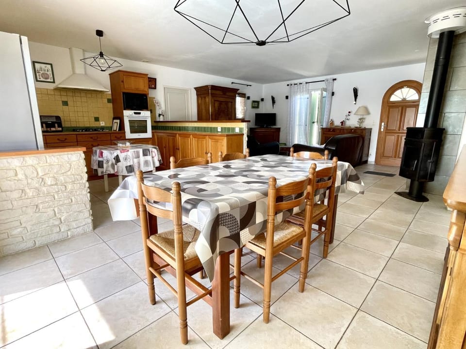 Kitchen or kitchenette, Living room, Dining area