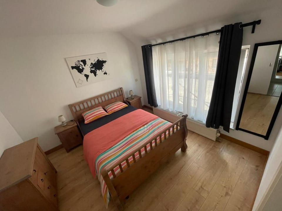 Large Family & Group Home, Calm Nature, Highway Access, Fast Wi-Fi & Free Parking Apartment in Flanders
