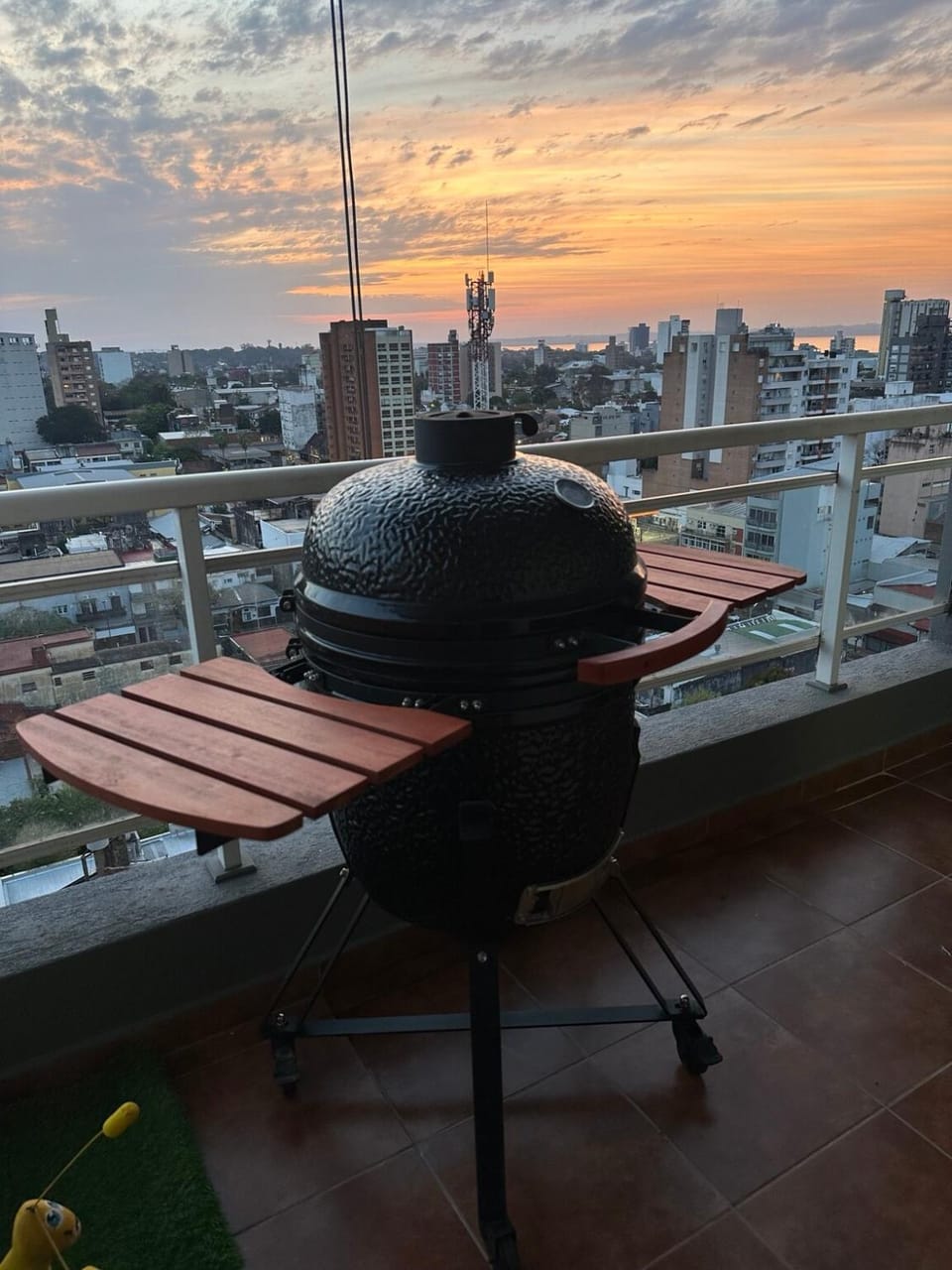 Amplio depto con balcón y parrilla en microcentro Apartment in Posadas