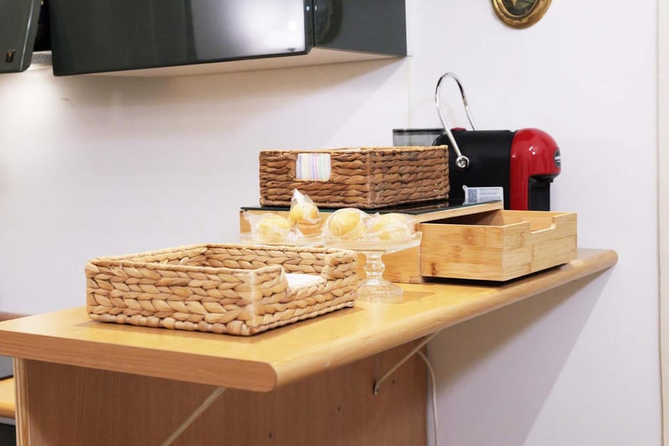 Coffee/tea facilities, Food