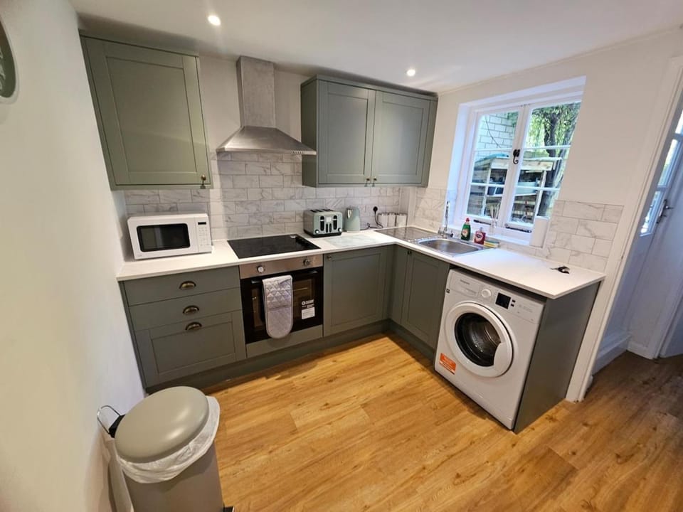Delightful City Centre Cottage House in Canterbury