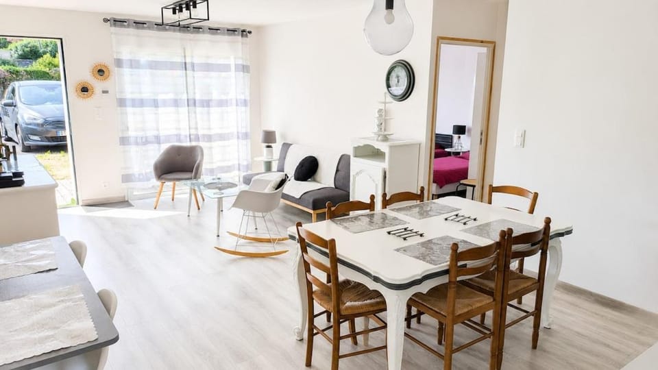 Living room, Seating area, Dining area