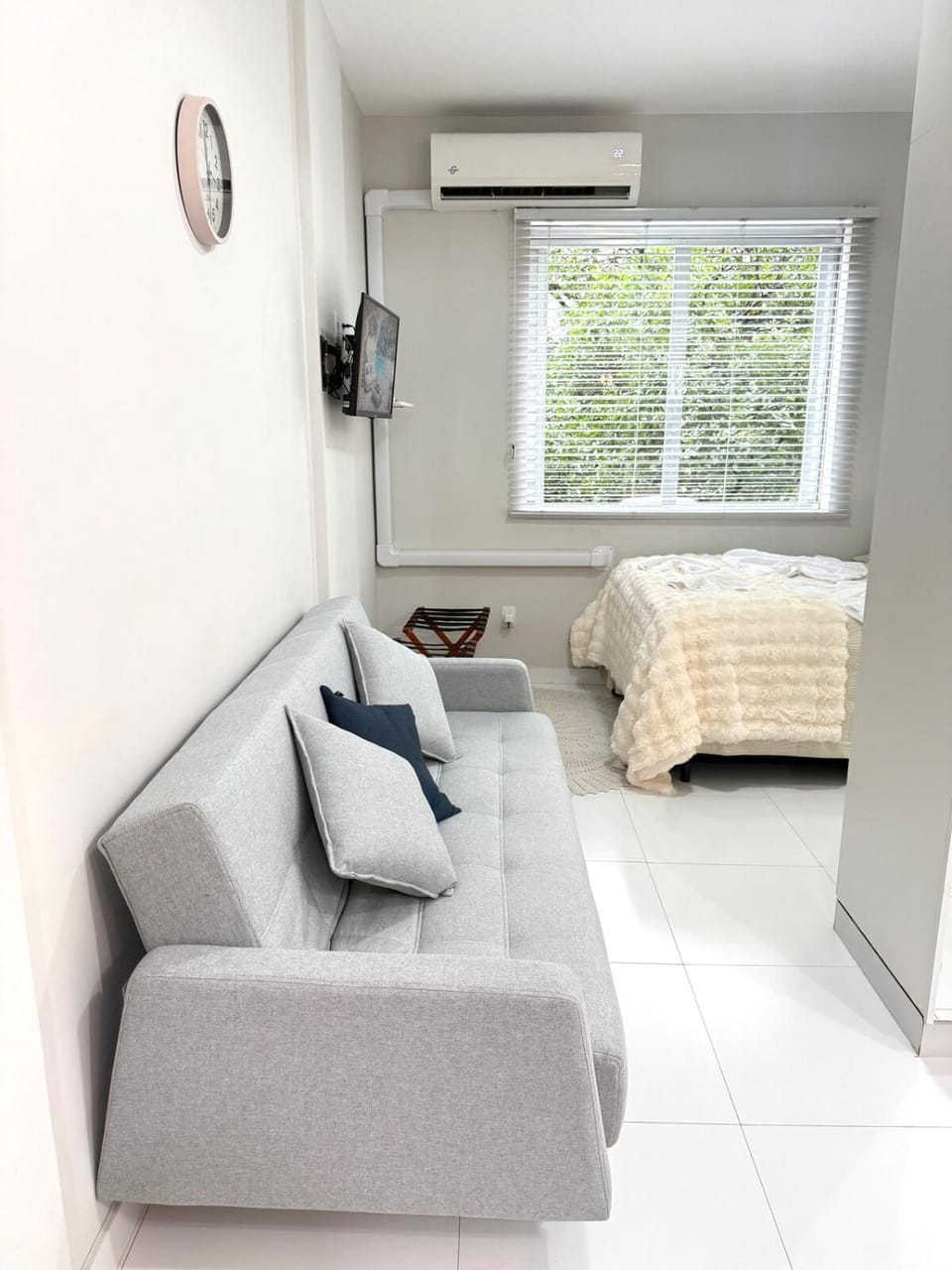 Living room, Seating area, air conditioner