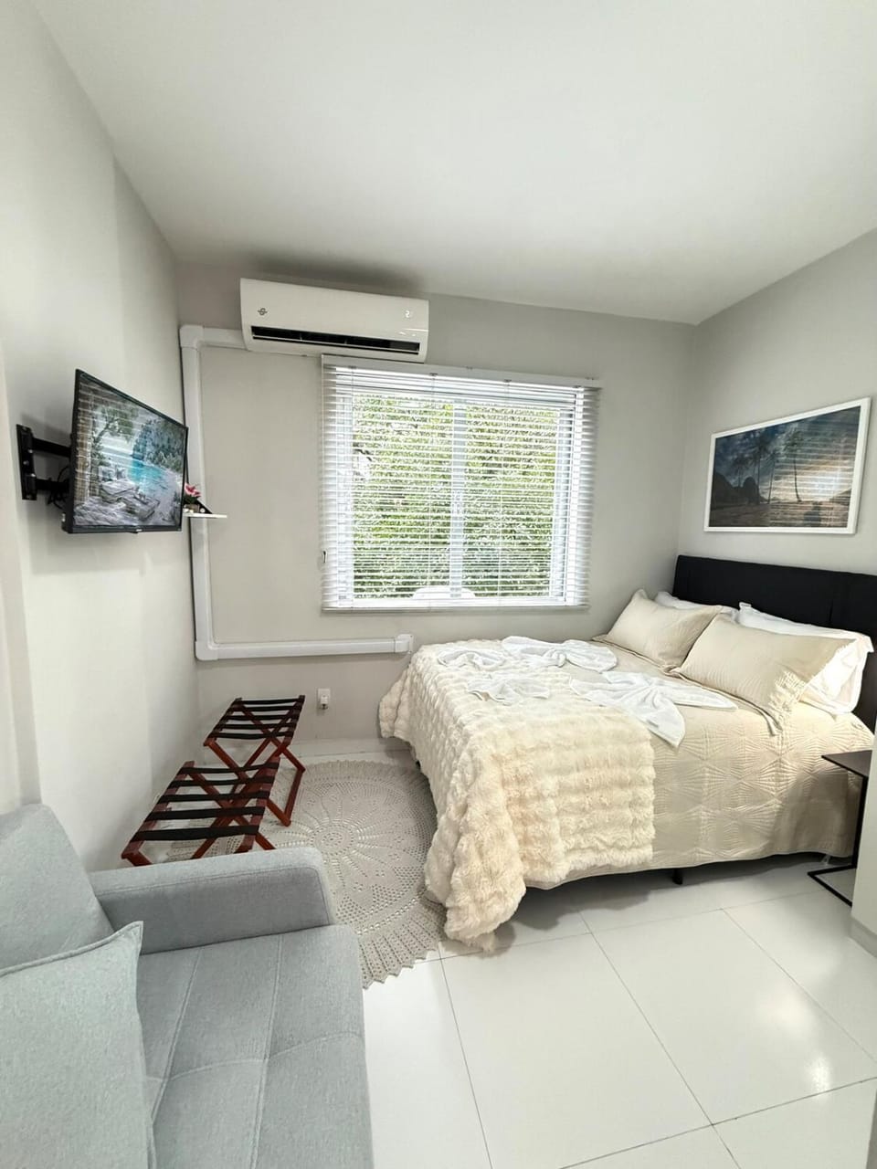 Bed, TV and multimedia, Photo of the whole room, Bedroom, air conditioner