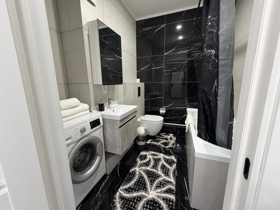 Shower, Toilet, Bathroom, Bath, towels, washing machine